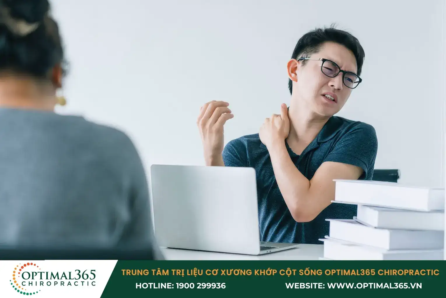 Aching and muscle stiffness are common symptoms of neck and shoulder pain. Aching and muscle stiffness are common symptoms of neck and shoulder pain.